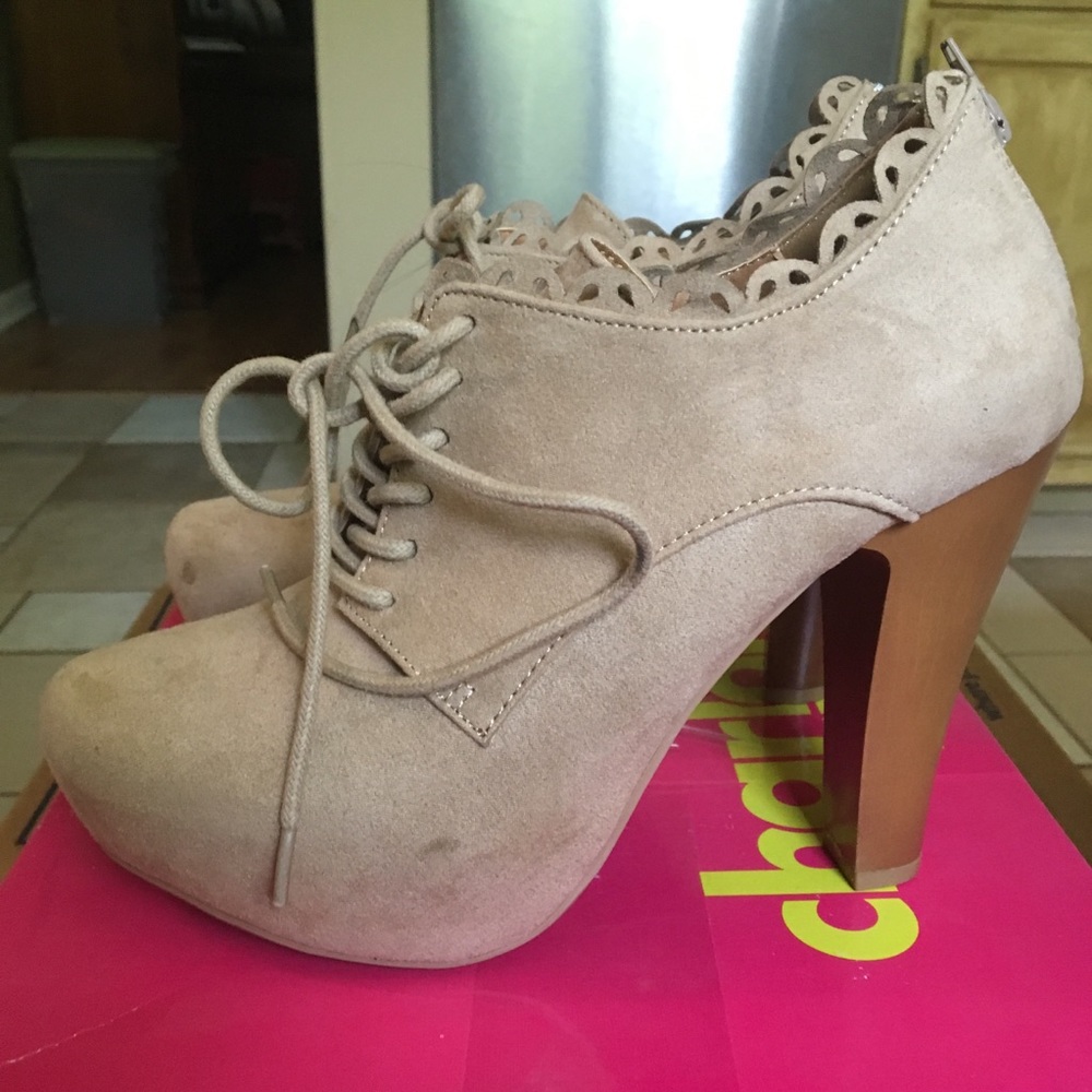 Heels only wore once in store to try on size 8